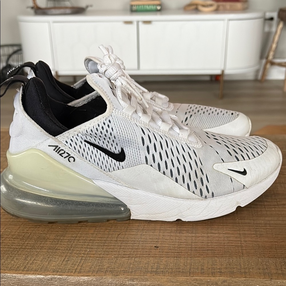 Nike White and Black Air270s size 9